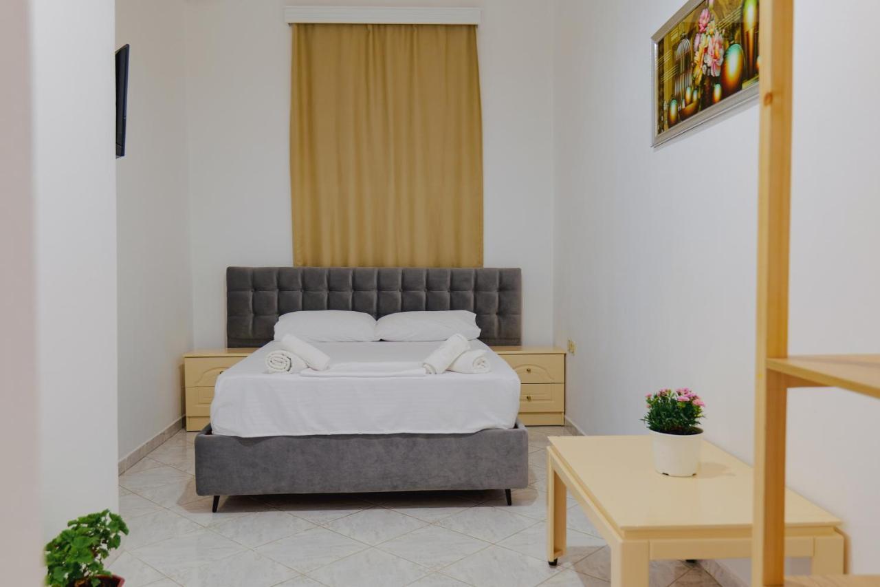 Hotel Casamia Саранда Екстер'єр фото